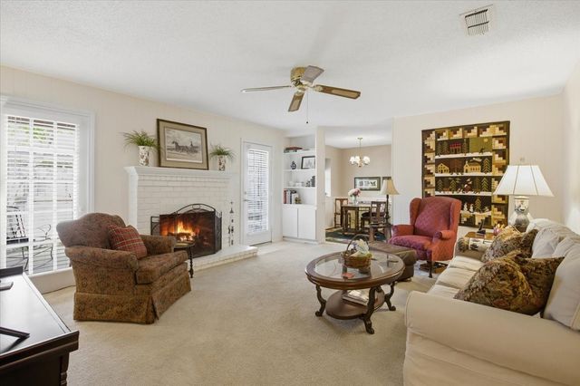 1117 Roaring Springs Road, Fort Worth, TX 76114