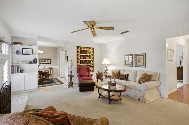 1117 Roaring Springs Road, Fort Worth, TX 76114