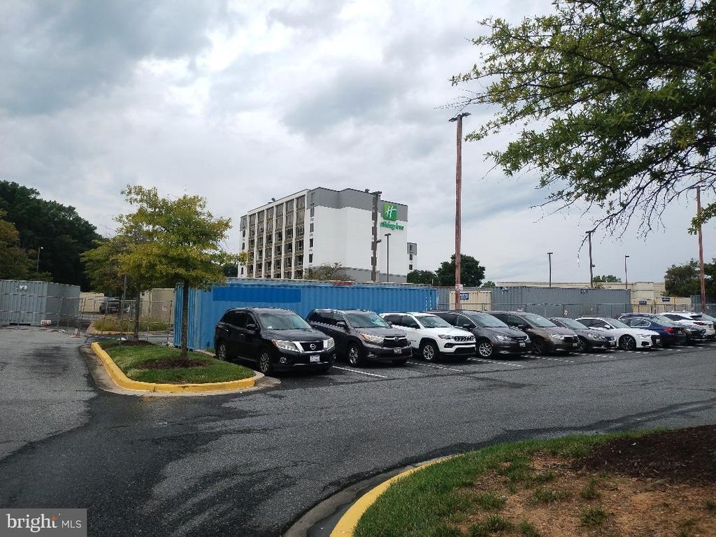 Image 12 of property listing at 7300 HANOVER DR #103, Greenbelt, MD 20770