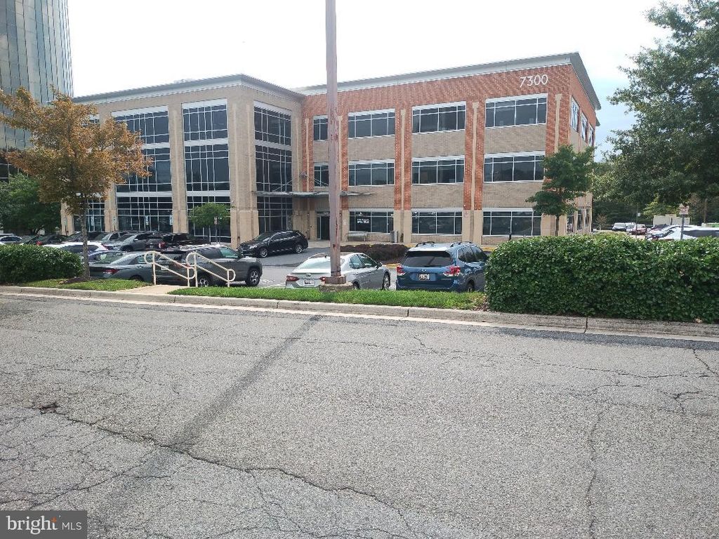 Image 9 of property listing at 7300 HANOVER DR #103, Greenbelt, MD 20770