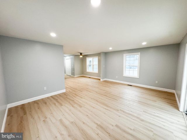 24 S QUEEN ST, Dover, DE 19904