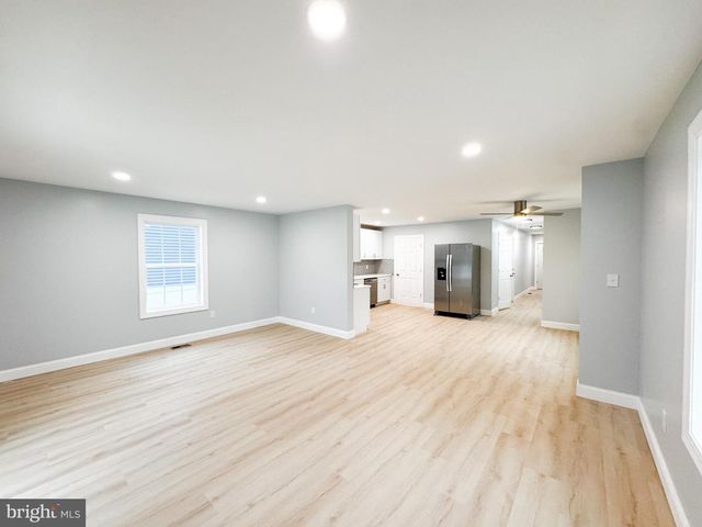 24 S QUEEN ST, Dover, DE 19904