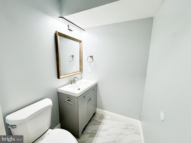 24 S QUEEN ST, Dover, DE 19904