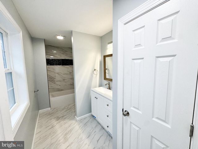 24 S QUEEN ST, Dover, DE 19904