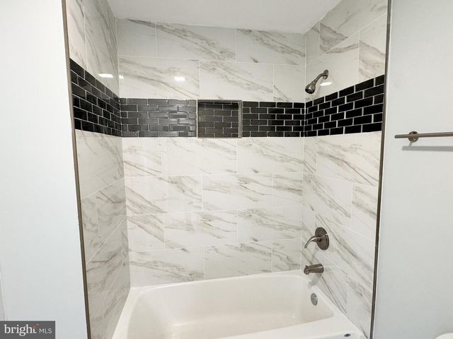 24 S QUEEN ST, Dover, DE 19904