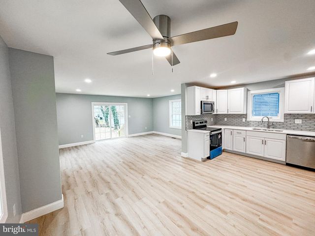 24 S QUEEN ST, Dover, DE 19904