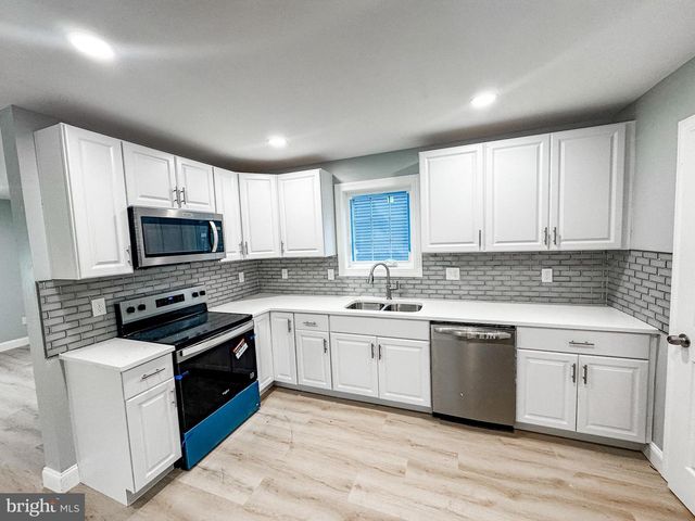 24 S QUEEN ST, Dover, DE 19904