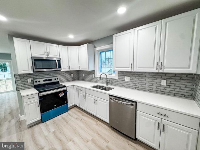 24 S QUEEN ST, Dover, DE 19904