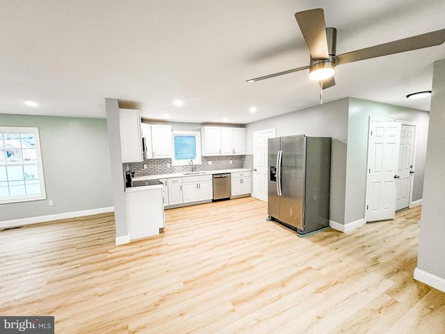 24 S QUEEN ST, Dover, DE 19904