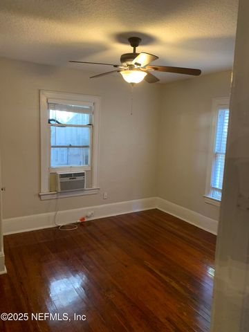 1527 NALDO Avenue, Jacksonville, FL 32207