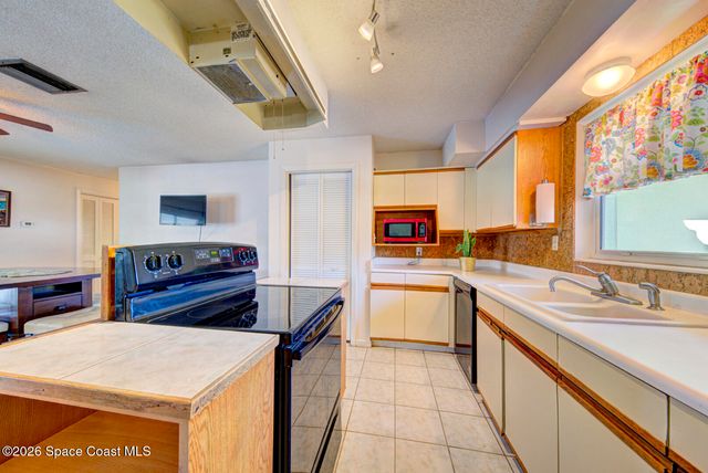 156 Jamaica Drive, Cocoa Beach, FL 32931