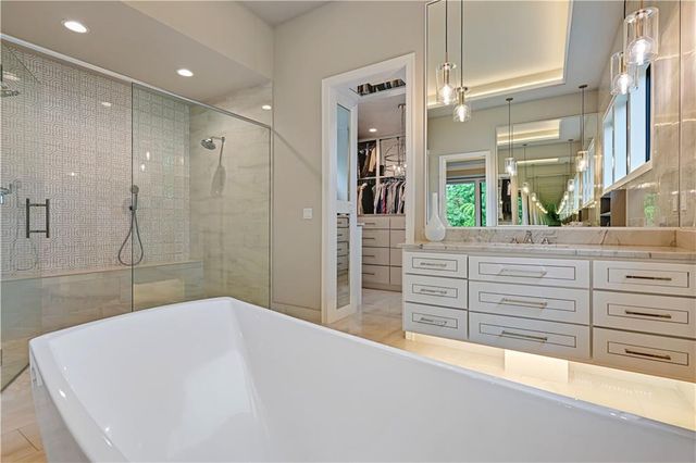 17023 Wallace Way, Loch Lloyd, MO 64012