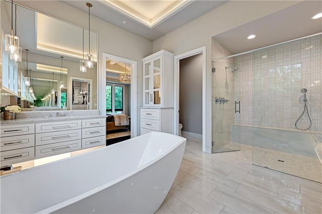 17023 Wallace Way, Loch Lloyd, MO 64012