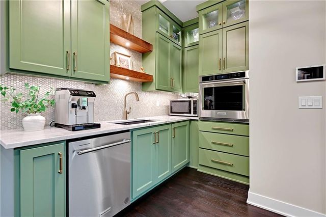 17023 Wallace Way, Loch Lloyd, MO 64012