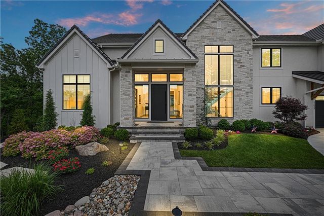 17023 Wallace Way, Loch Lloyd, MO 64012