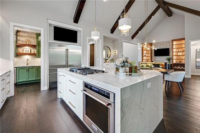 17023 Wallace Way, Loch Lloyd, MO 64012