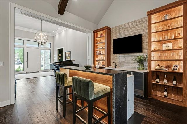 17023 Wallace Way, Loch Lloyd, MO 64012