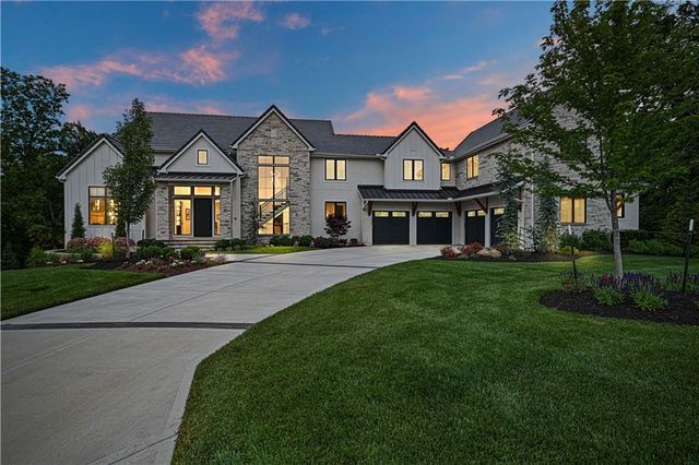 17023 Wallace Way, Loch Lloyd, MO 64012