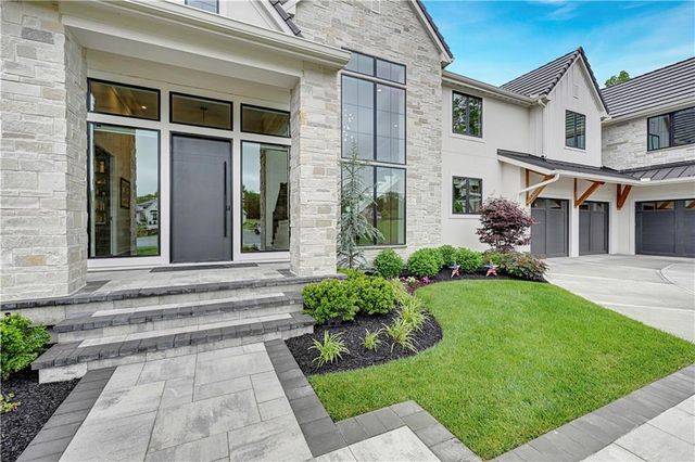 17023 Wallace Way, Loch Lloyd, MO 64012