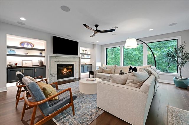 17023 Wallace Way, Loch Lloyd, MO 64012
