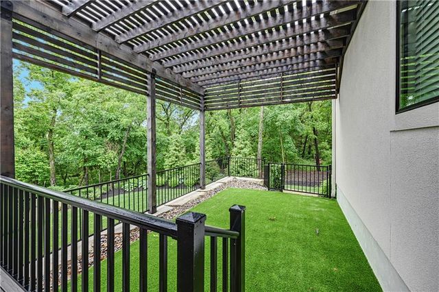 17023 Wallace Way, Loch Lloyd, MO 64012