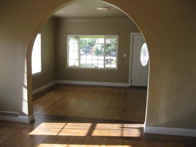 545 W MAIN St, Turlock, CA 95380