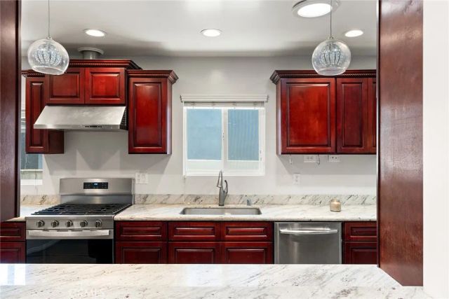 13042 Aetna Street, Valley Glen, CA 91401