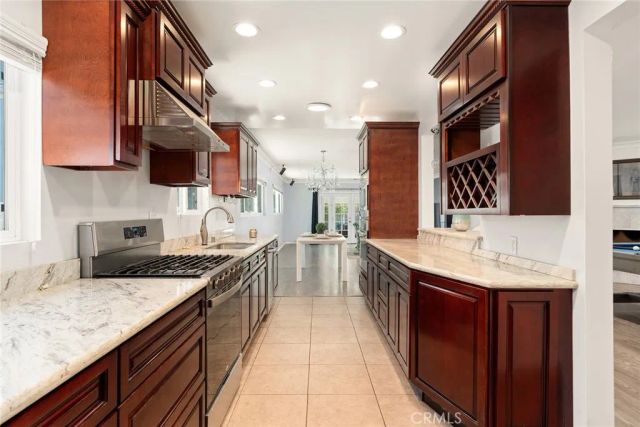 13042 Aetna Street, Valley Glen, CA 91401