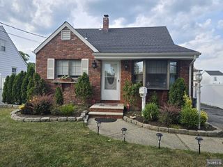 97 Avenue E, Lodi, NJ 07644