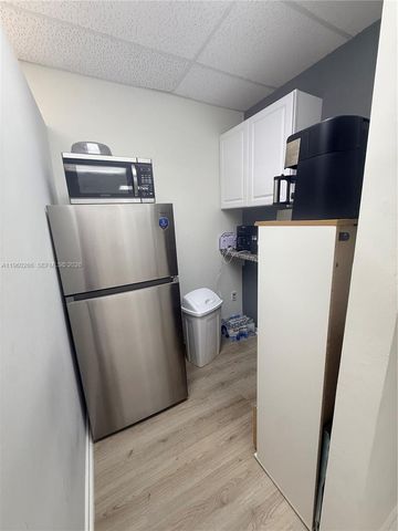 4848 SW 74th Ct 9, Miami, FL 33155