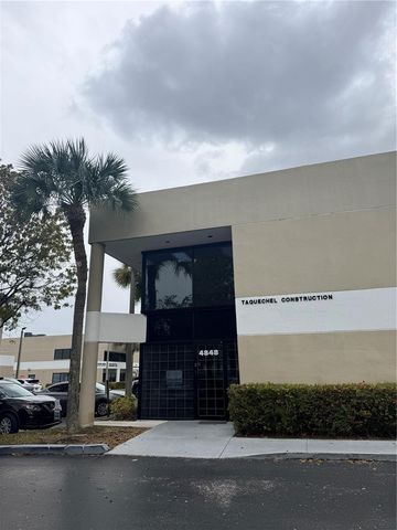 4848 SW 74th Ct 9, Miami, FL 33155