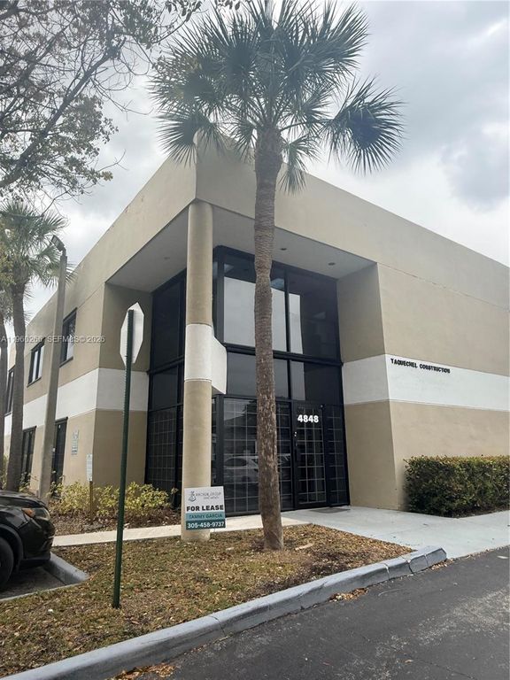 4848 SW 74th Ct 9, Miami, FL 33155