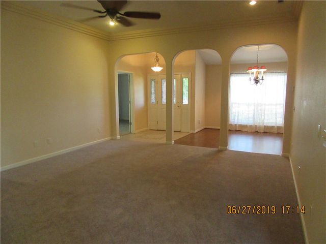 410 Julian Court, Siloam Springs, AR 72761