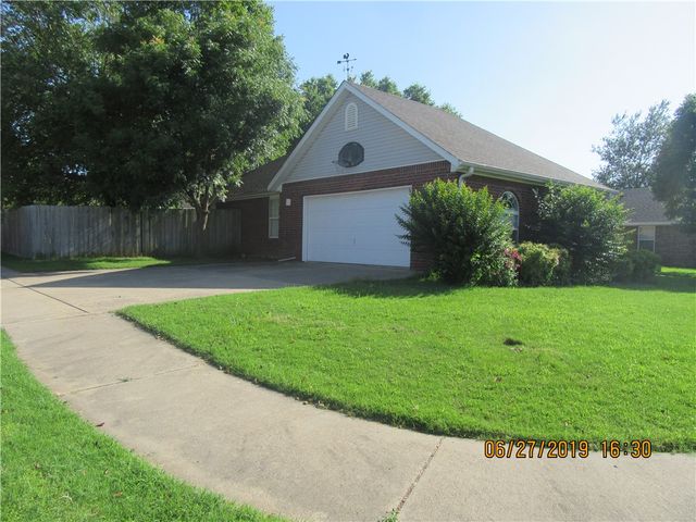 410 Julian Court, Siloam Springs, AR 72761