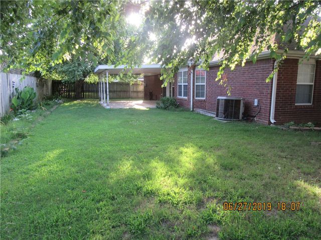 410 Julian Court, Siloam Springs, AR 72761