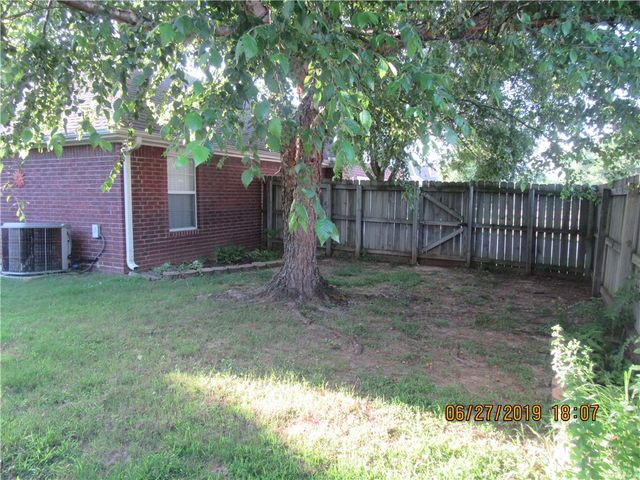 410 Julian Court, Siloam Springs, AR 72761