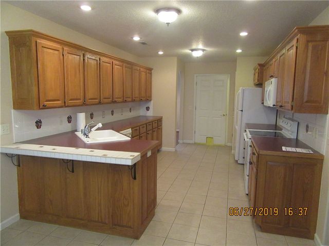 410 Julian Court, Siloam Springs, AR 72761