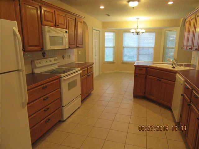 410 Julian Court, Siloam Springs, AR 72761