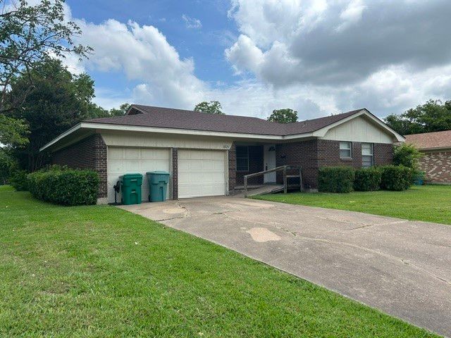 1821 W Belden Street, Sherman, TX 75092