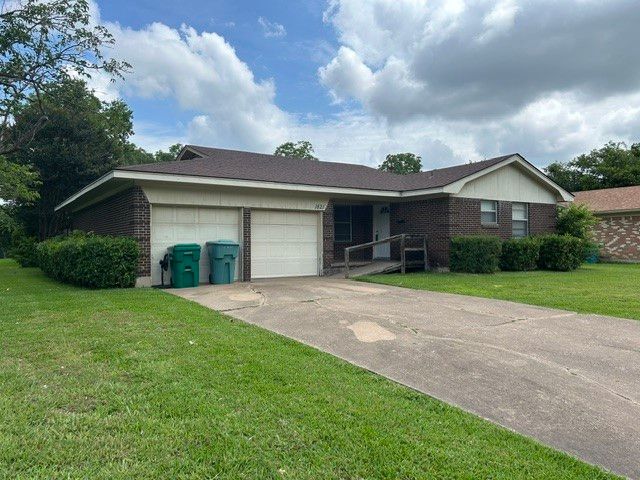 1821 W Belden Street, Sherman, TX 75092