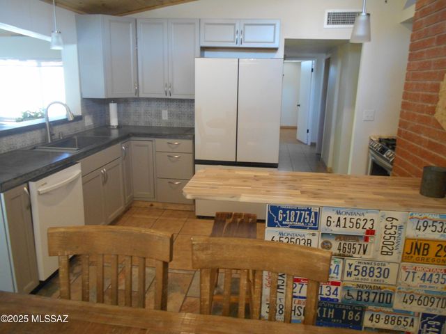 323 N Flynn Jans Court, Pearce, AZ 85625