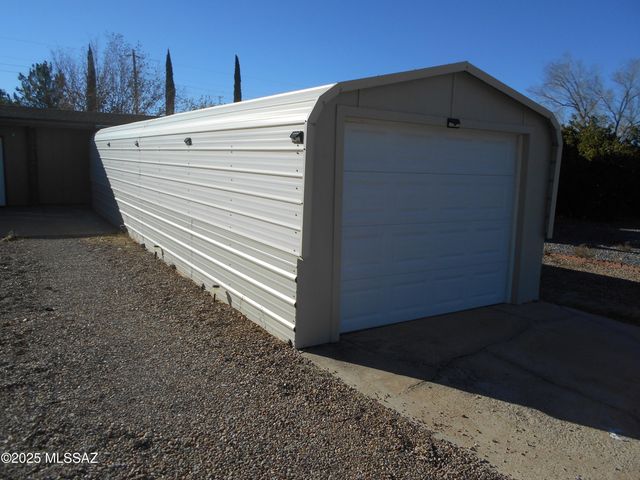 323 N Flynn Jans Court, Pearce, AZ 85625