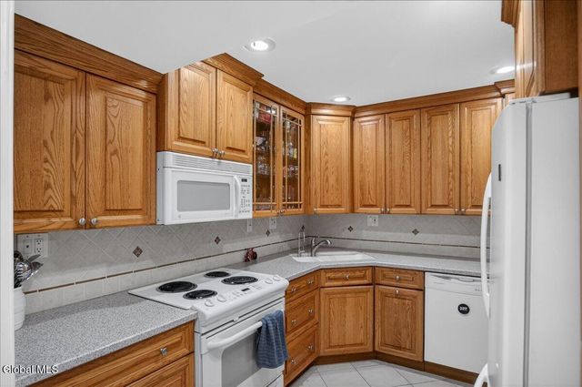 78 Meadowlark Drive, Cohoes, NY 12047