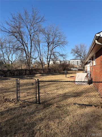 21 Crabapple Court, St Louis, MO 63132