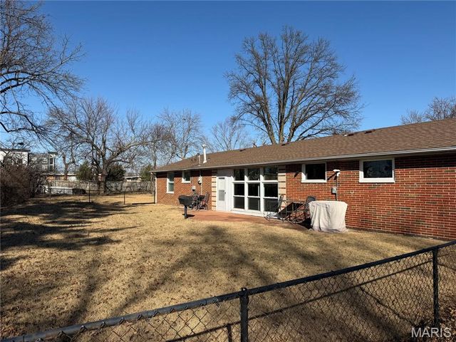 21 Crabapple Court, St Louis, MO 63132