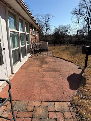 21 Crabapple Court, St Louis, MO 63132