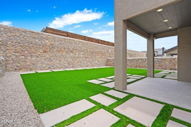 332 HECTOR PORRAS Drive, El Paso, TX 79928