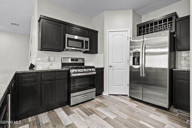 332 HECTOR PORRAS Drive, El Paso, TX 79928
