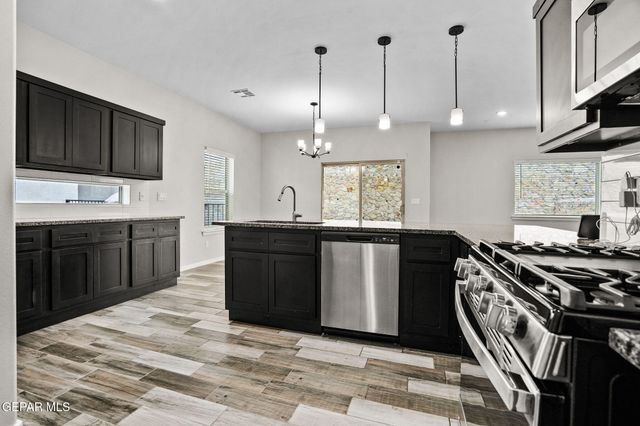 332 HECTOR PORRAS Drive, El Paso, TX 79928