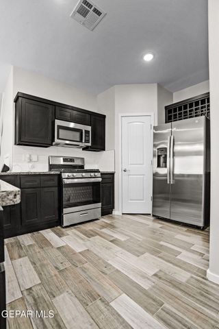 332 HECTOR PORRAS Drive, El Paso, TX 79928
